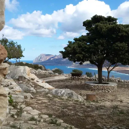 Cofanomare 3* كوستوناتشي