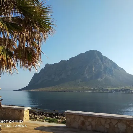 فندق مبيت وإفطار Cofanomare كوستوناتشي